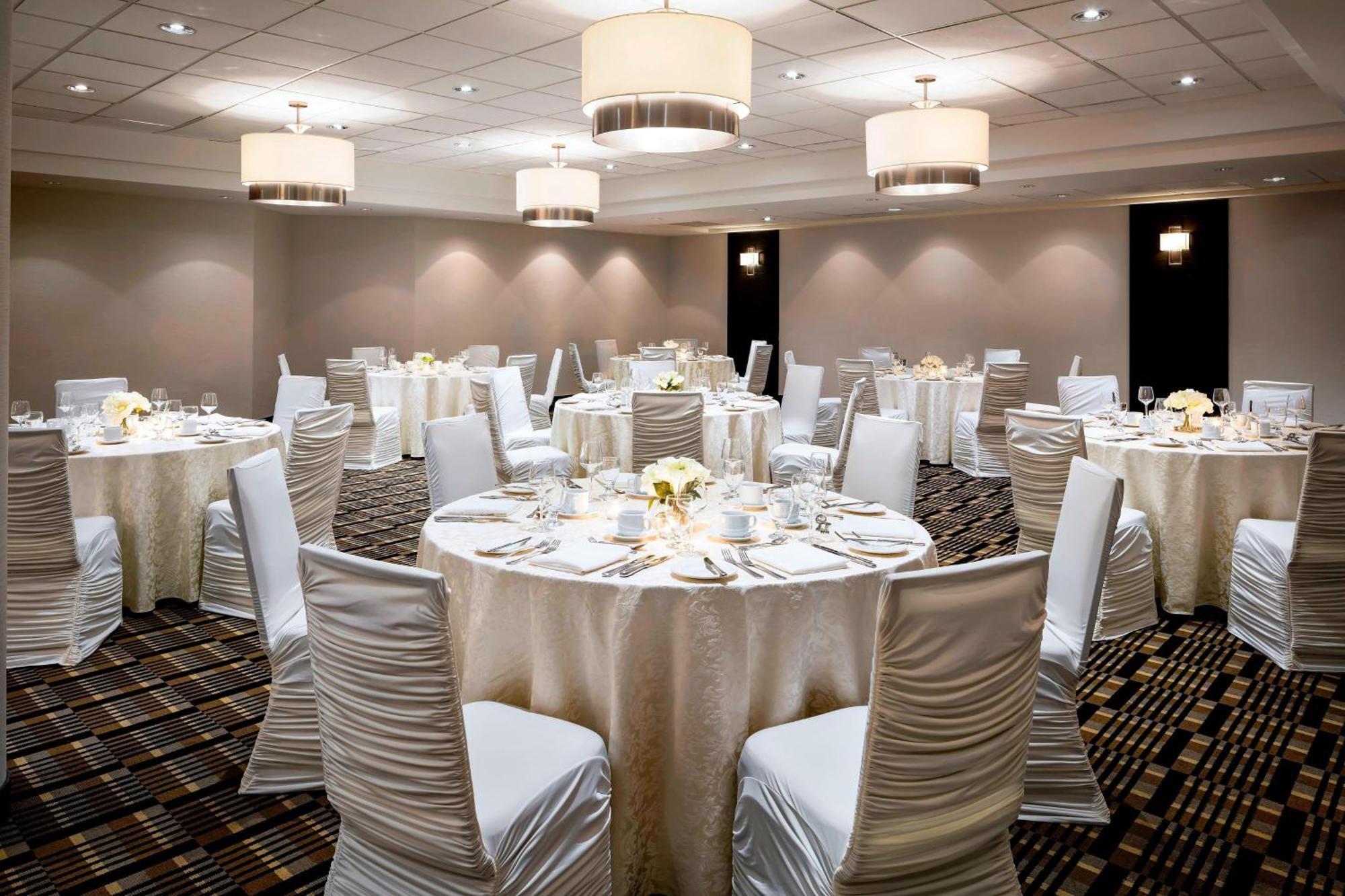 Four Points By Sheraton Mississauga Meadowvale Екстер'єр фото