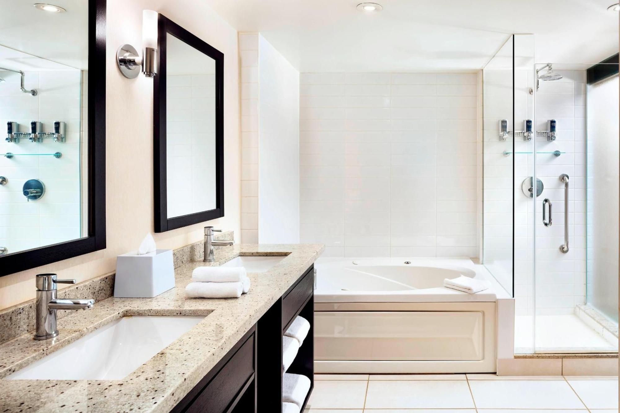 Four Points By Sheraton Mississauga Meadowvale Екстер'єр фото